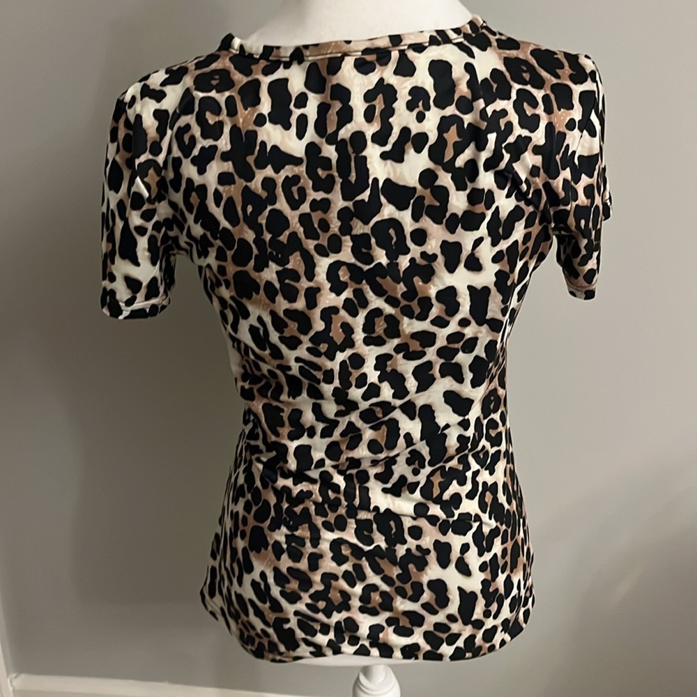 ⭐️Leopard print shirt short sleeve shirt size M - Picture 3 of 3